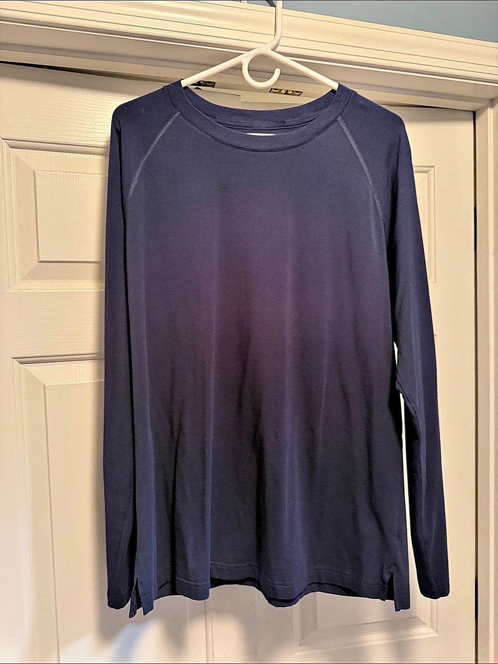 Alo Vapor Crewneck Long Sleeve Long Sleeve Crewneck in Navy Blue Large Like New